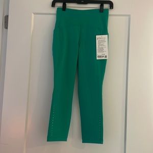 Women’s Lululemon, authentic Swift speed, high-rise, crop 21” length siz…